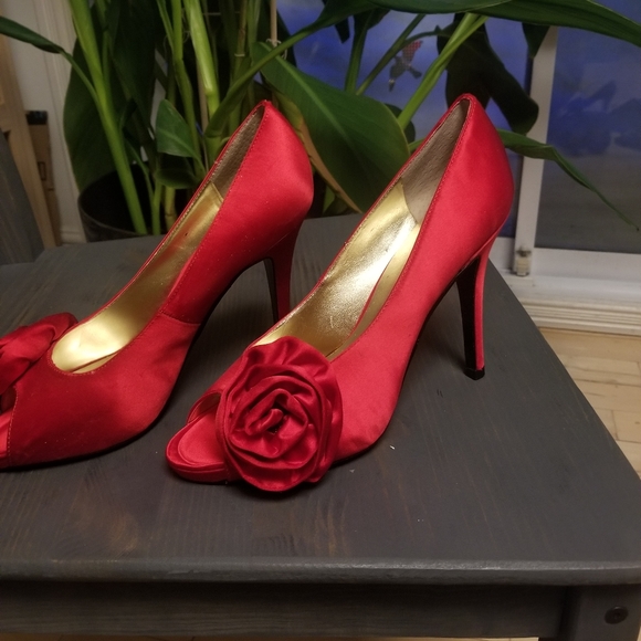 Nine West Size 8M Sexy Red Heals - Picture 4 of 7